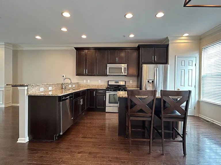 1379 Parish Ave — Photo 7