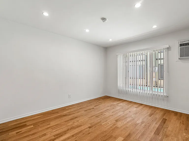 1233 N Harper Ave #6 — Photo 11