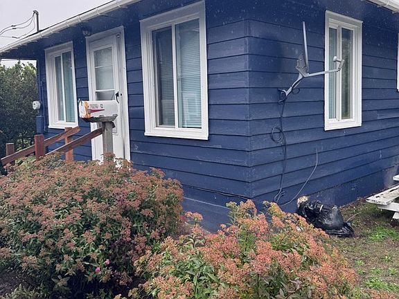 2nd image of 926 Pacific Ave