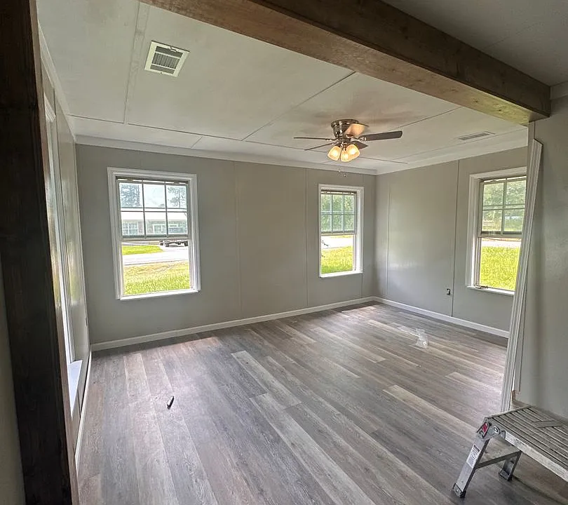 140 Lake Dr