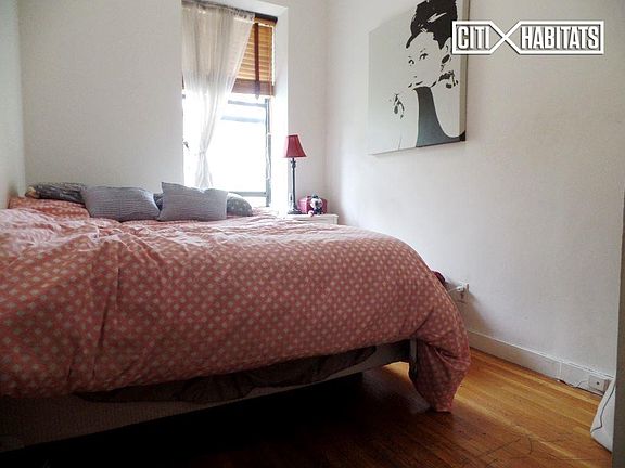 3rd image of 27 W 76th St APT 4A