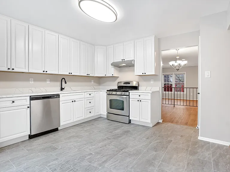 10106 Bosworth Ct — Photo 4