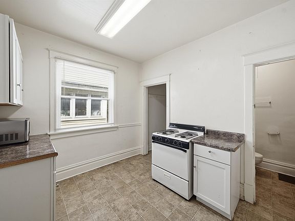 5th image of 1411 W Main St