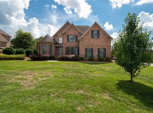 1409 Meadowlands Dr, Winston Salem, NC 27107