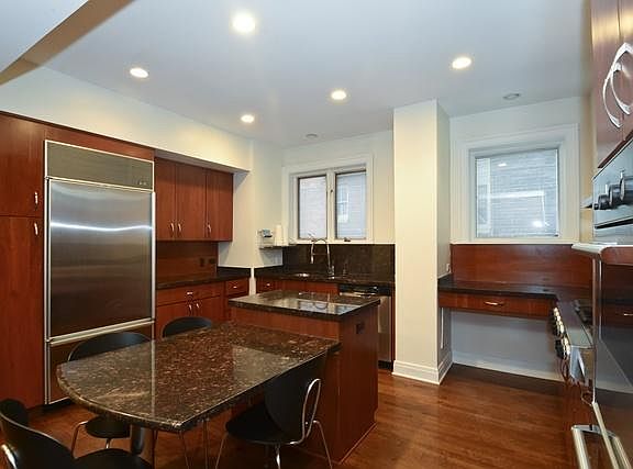 3rd image of 2130 N Lincoln Park W
