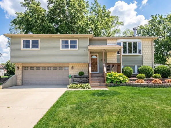 2413 Sioux Ave, Woodridge, IL 60517