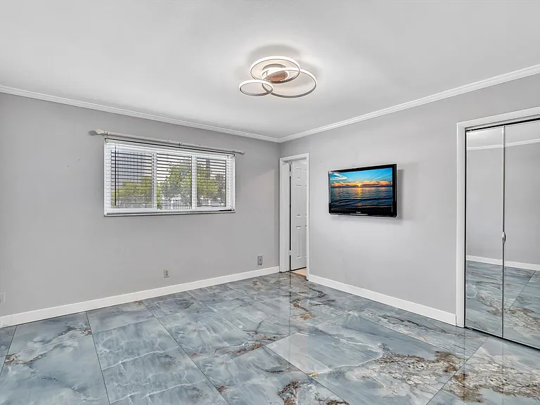 2000 Diana Dr — Photo 25