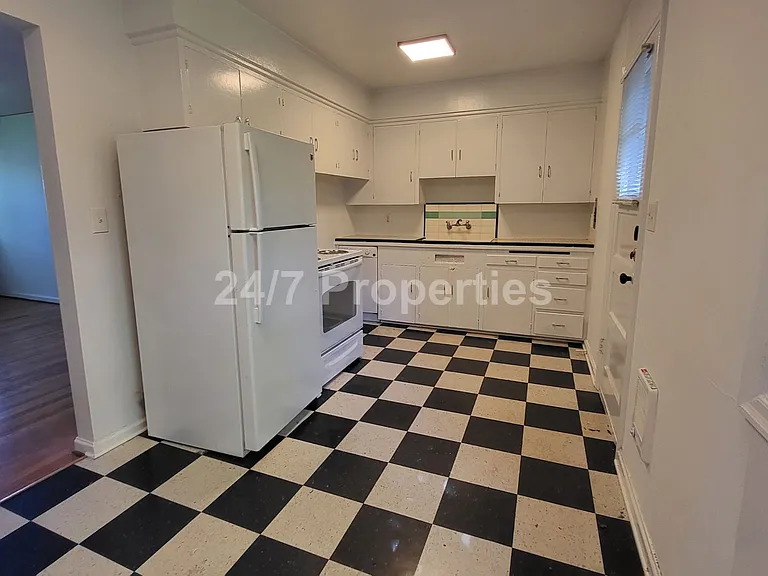 3311 NE Going St — Photo 5