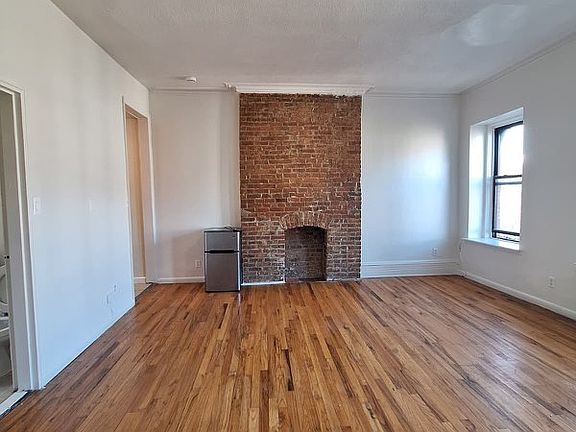 5th image of 226 W 136th St APT 4F