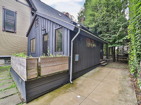 5th image of 300 Jersey St