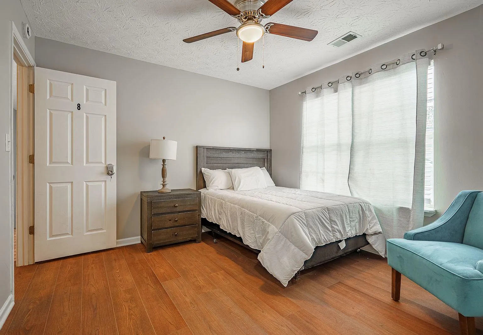 4 bed, 8.0 bath, 2612 sqft, $1,027 — Photo 1
