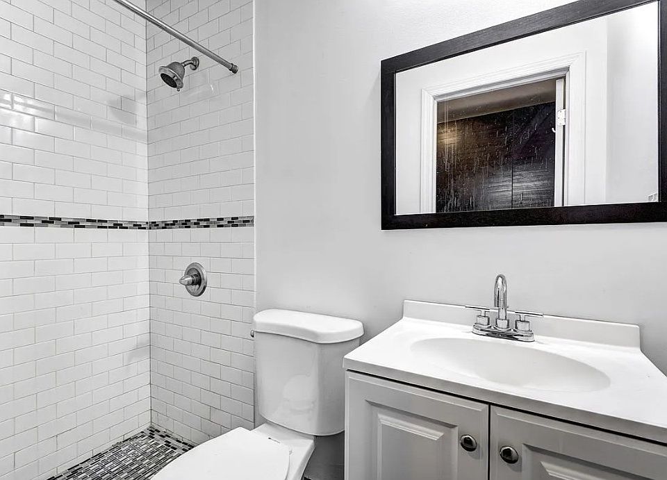 2nd image of 1700 Lexington Ave APT 1F