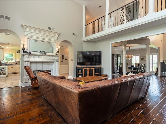 5th image of 1725 John Ridge Dr