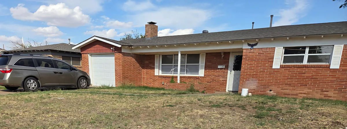 Building Photo - 210 N Dewberry Dr