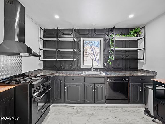 3rd image of 72 Baywood Boulevard