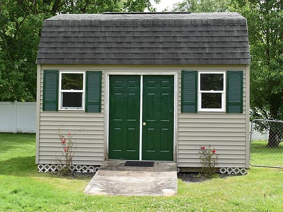 3rd image of 3968 Sally Dr