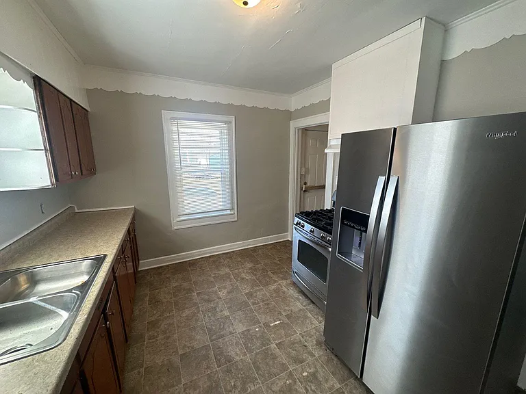 1122 King Ave — Photo 6