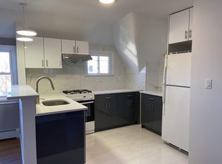 40-01 165th St FLOOR 3, Flushing, NY 11358