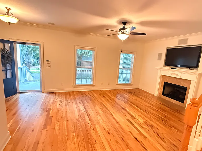 506 Whistler Ln N — Photo 2