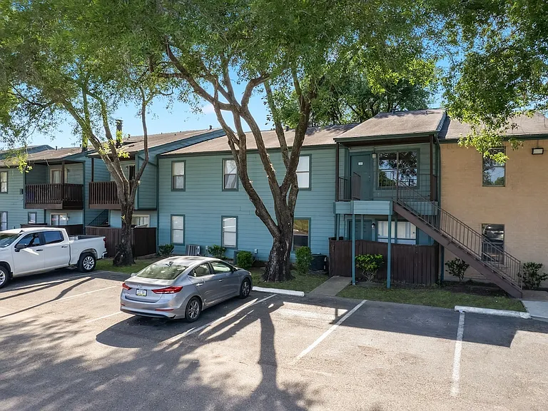 Waters at Westchase Apartments — Photo 12