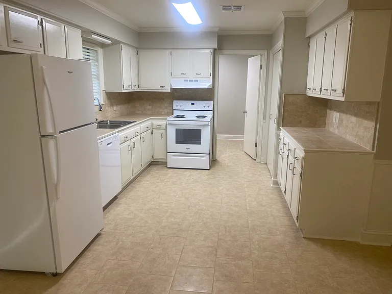 710 Weeks Island Rd — Photo 2