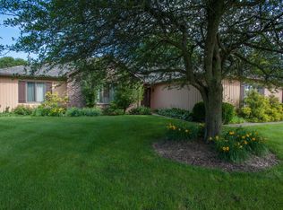 681 Skye Ln, Inverness, IL 60010