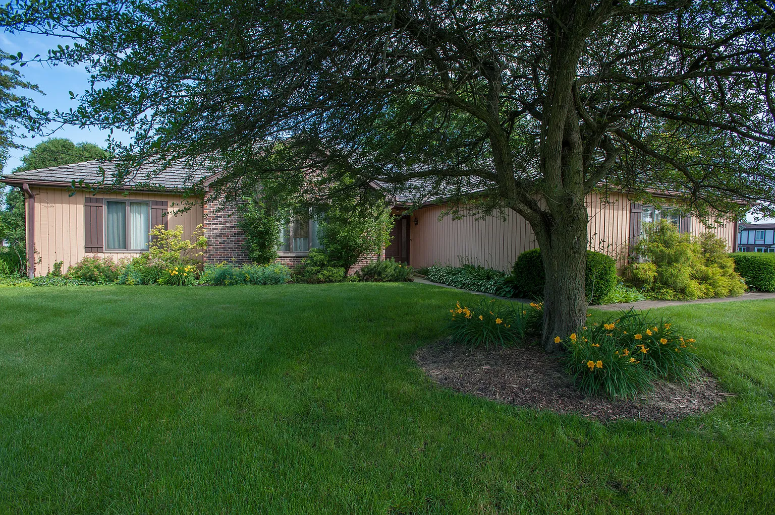 681 Skye Ln photo 1