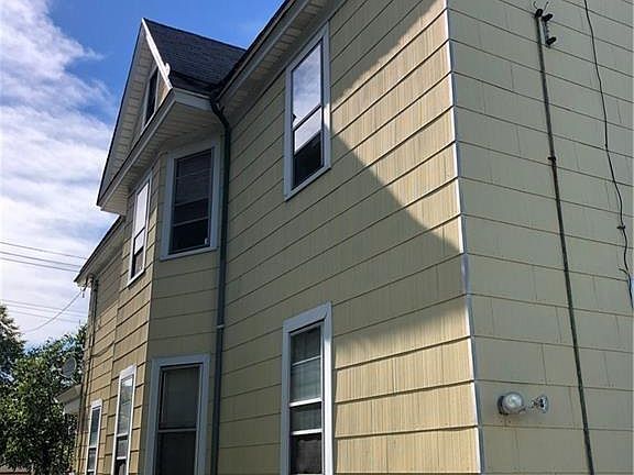 3rd image of 1075 West Ave