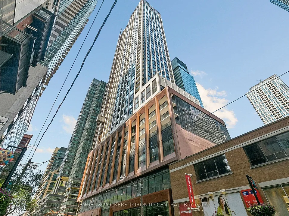 400 King St W #2102