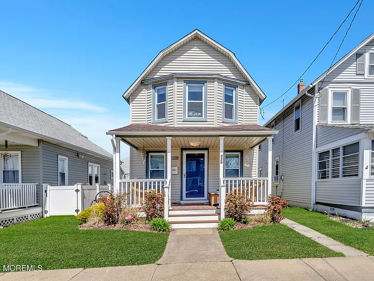 320 Ocean Park Ave — Photo 4