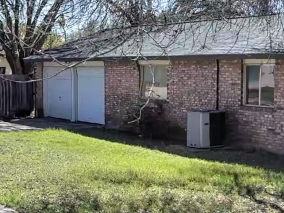 2nd image of 5946 Cliff Ridge Dr