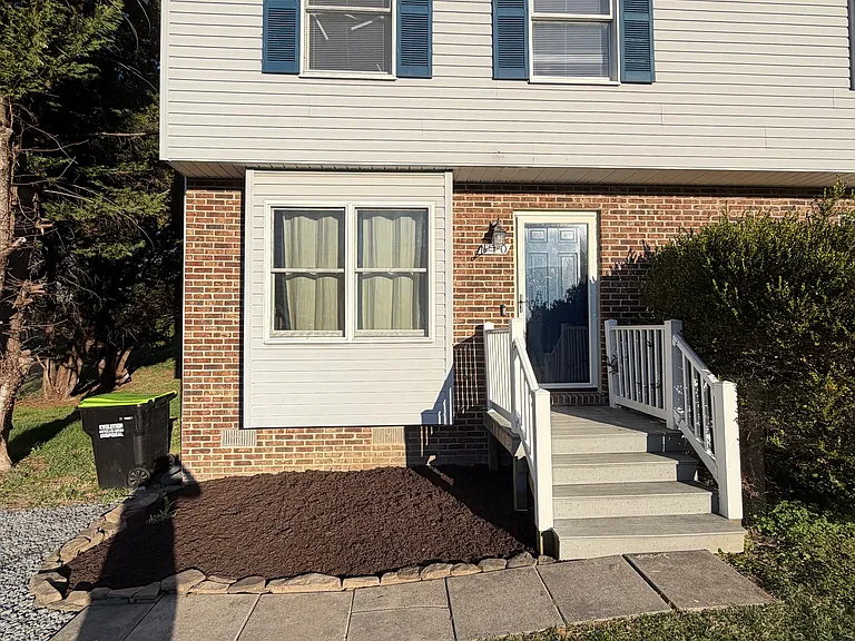 110 Lakeridge Dr — Photo 2
