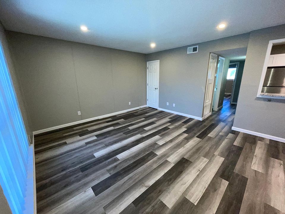 1st image of 1400 Moore Ave #305