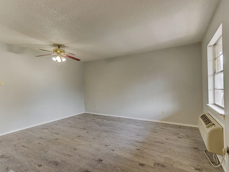 Magnolia Place: 1 & 2 Bedroom Apartments — Photo 5