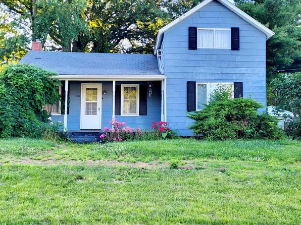 223 W Spruce St, Canton, IL 61520