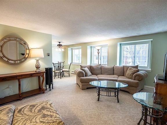 5th image of 26 Wellington Ct #A