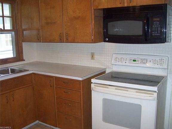 5th image of 686 Seward Ave