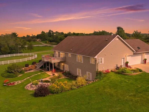 2699 Ridge Rd, Marshalltown, IA 50158