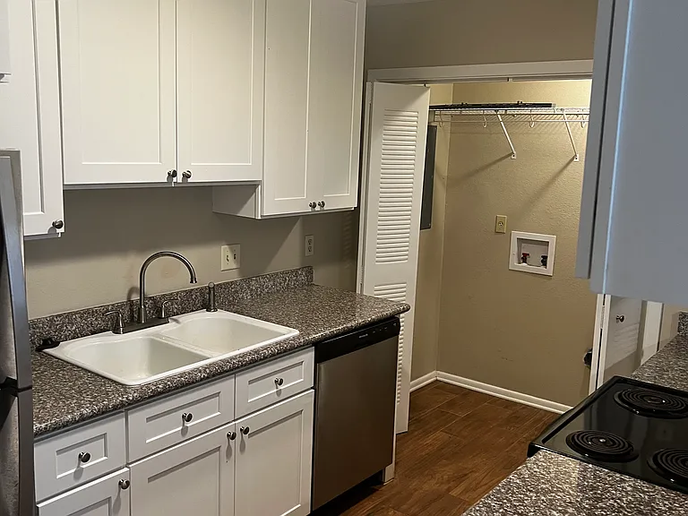 725 Heavens Dr #4 — Photo 3