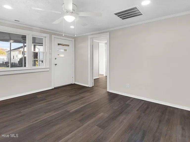 211 Lawson St — Photo 5