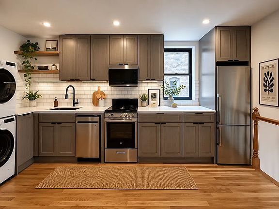 5th image of 449 W 44th St APT 7S