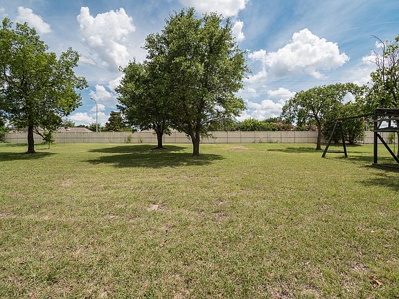 5th image of 1342 Meadow Grn