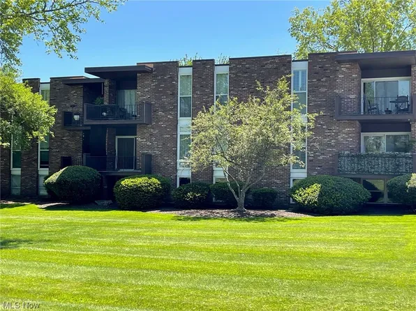 3040 N River Rd NE APT H22, Warren, OH 44483