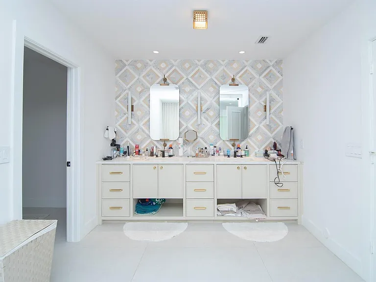 8208 Twin Lake Dr — Photo 10