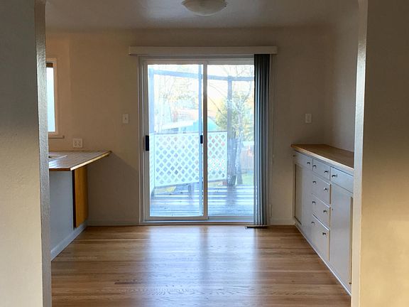 Bright dining area, sliding glass door to deck