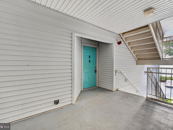2nd image of 607 Willings Way #607