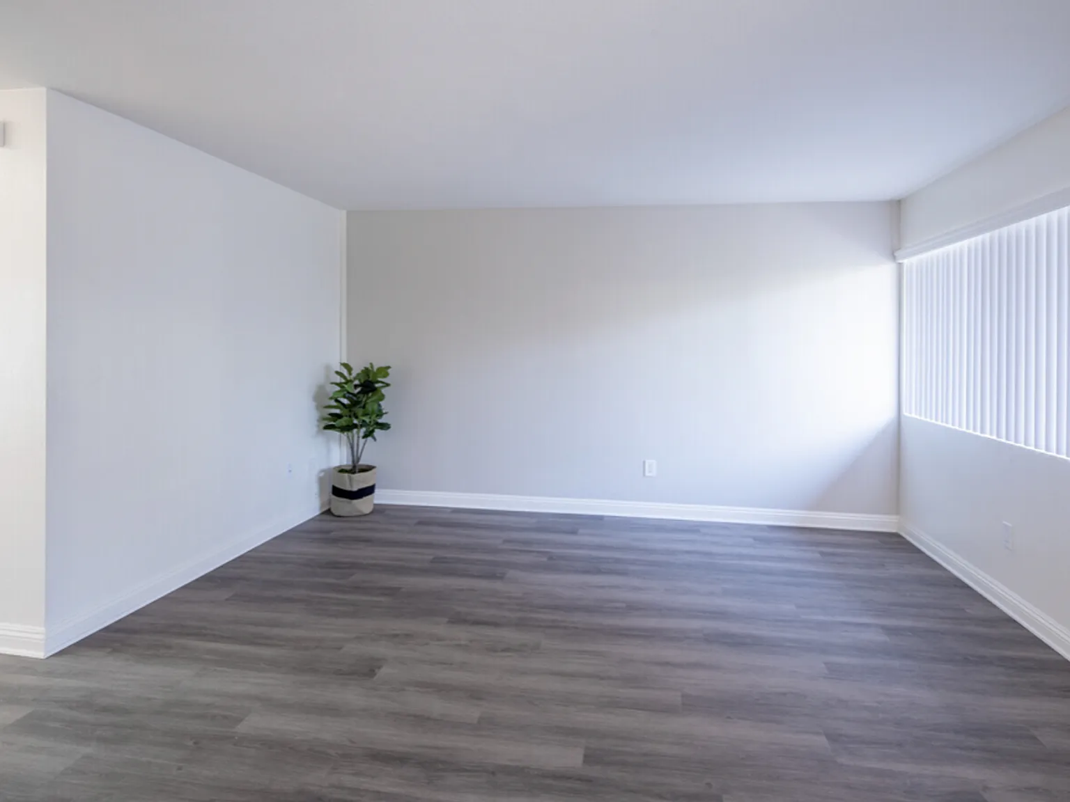 Artesia Crossings Apartments — Photo 3