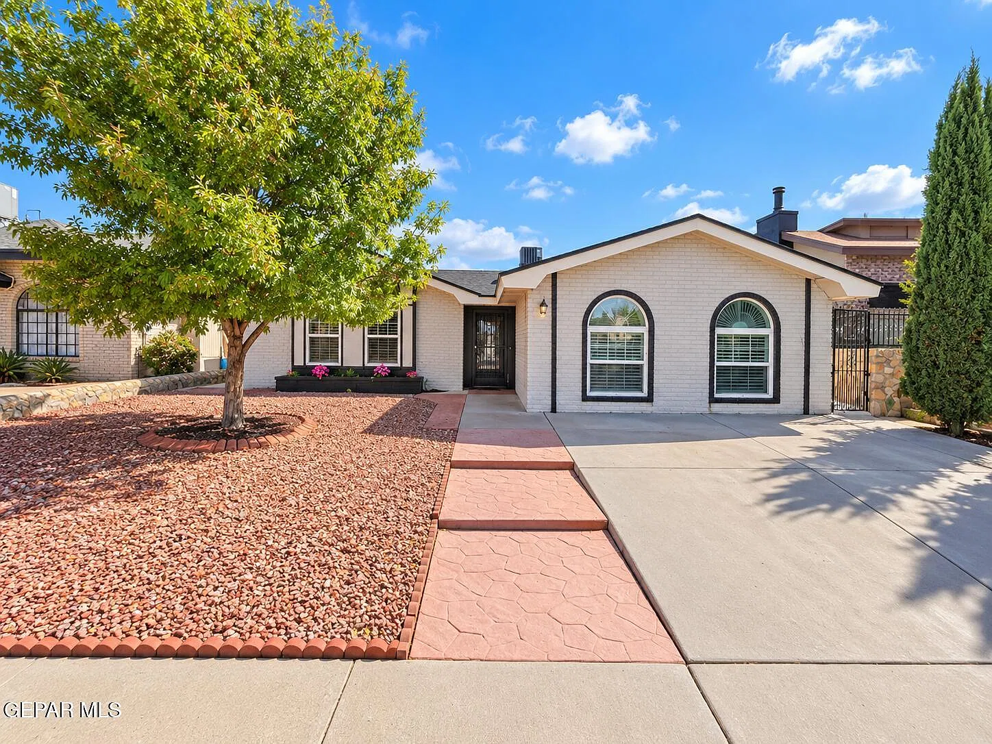 4 bed, 2.5 bath, 1740 sqft, $1,900 — Photo 1