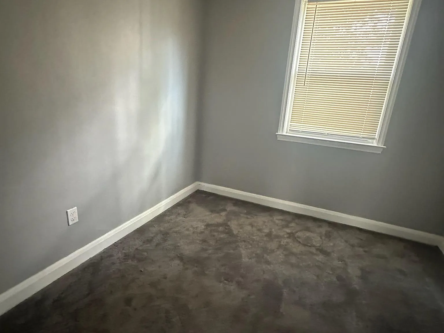 3 bed, 1.5 bath, 1384 sqft, $2,200 — Photo 2