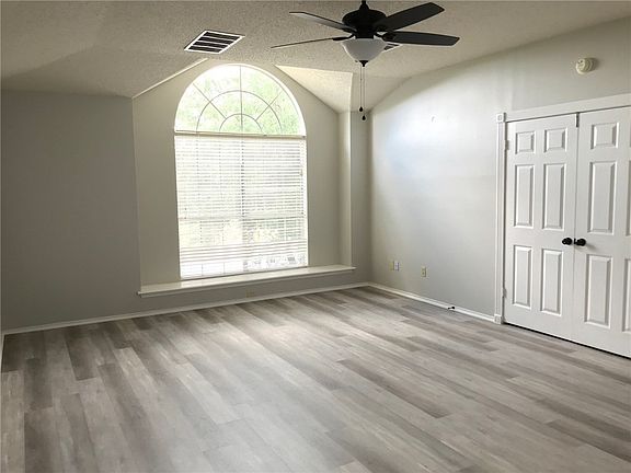2nd image of 17812 Park Valley Dr